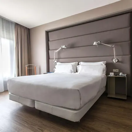Hotel Nh Plaza De Armas Siviglia