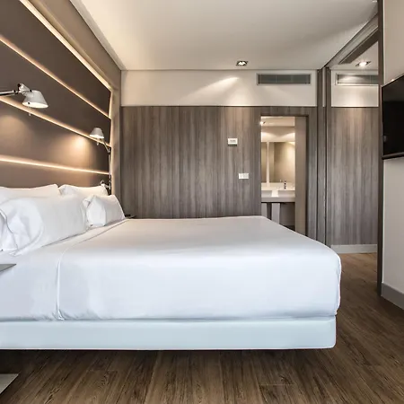 Otel Nh Plaza De Armas